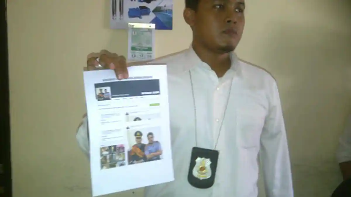 Penipu Melalui Facebook Gunakan Foto Polisi Asli