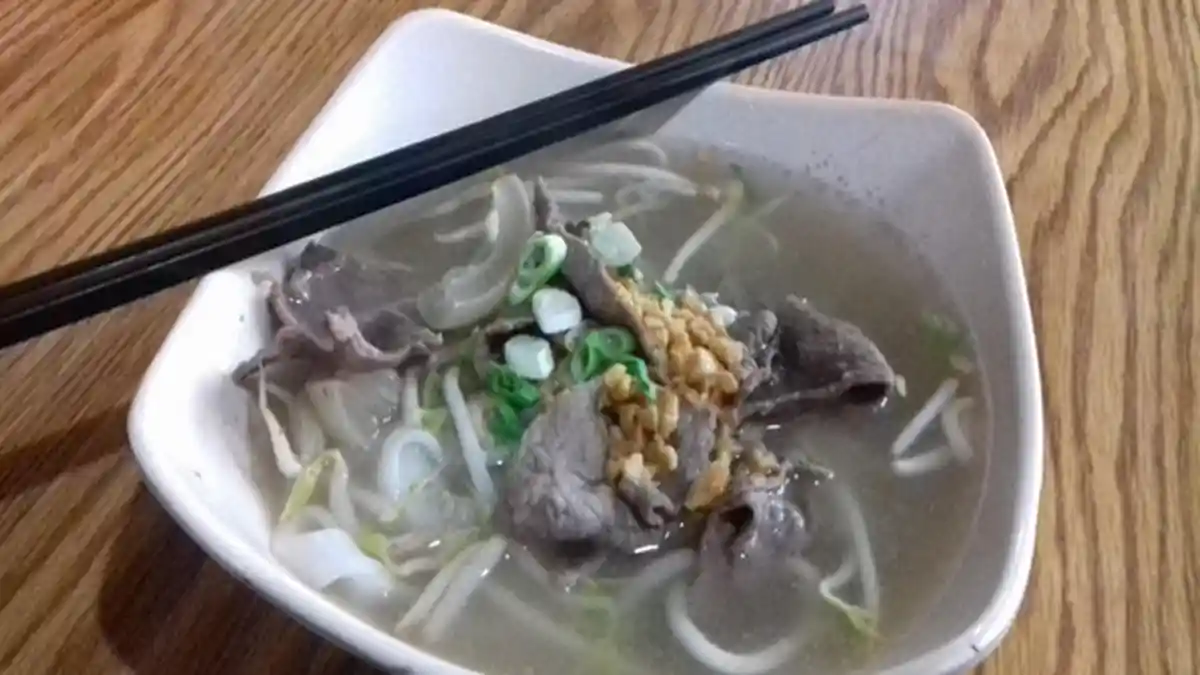 Segarnya Kwetiaw Kuah Khas Bogor, Lengkap Dengan Irisan Daging Sapi Besar, Kikil, Toge