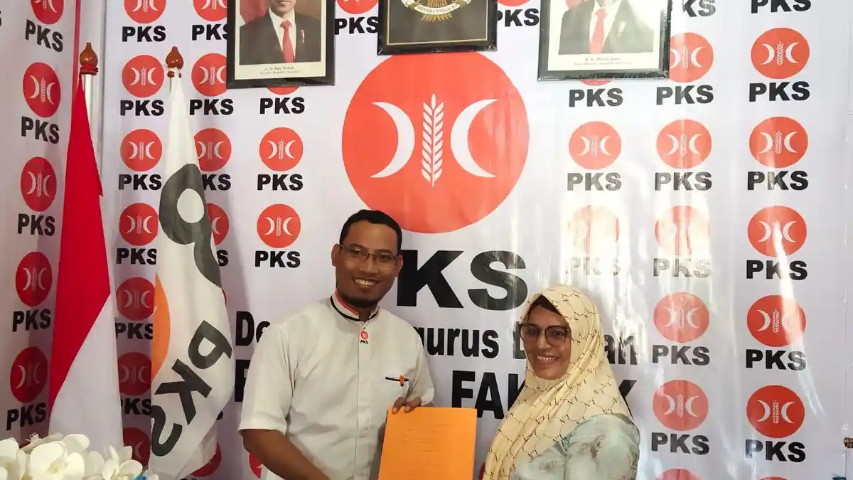 Abdul Razak Rengen Ambil Formulir Pendaftaran Bacakada ke PKS Fakfak