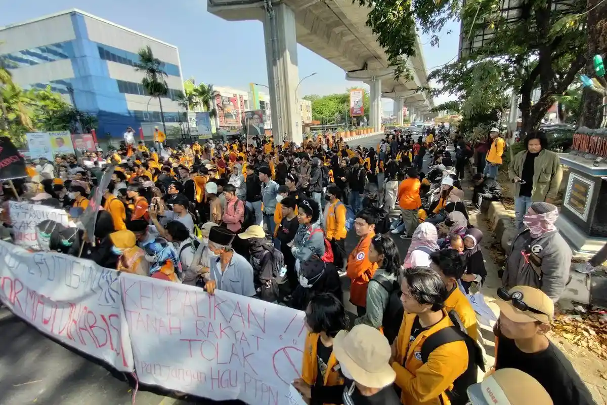 Ribuan Mahasiswa UNM Kawal Putusan MK di Makassar