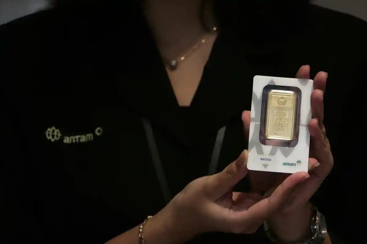 Harga Emas Antam Semarang Hari Ini Senin 3 November 2025 Turun Rp 12.000 Per Gram