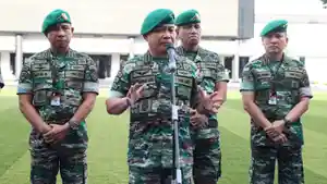 jenderal-tni-dudung-abdurachman-memperkenalkan-seragam-baru.jpg