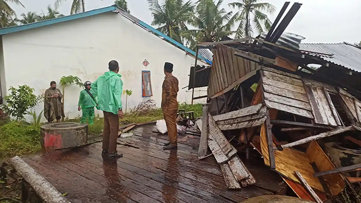 Mellinda Ceritakan Rumah Ayahnya yang Roboh Akibat Dihantam Angin Puting Beliung