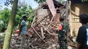 BENCANA-ALAM-ANGIN-PUTING-BELIUNG-DI-LOMBOK-TENGAH-12.jpg