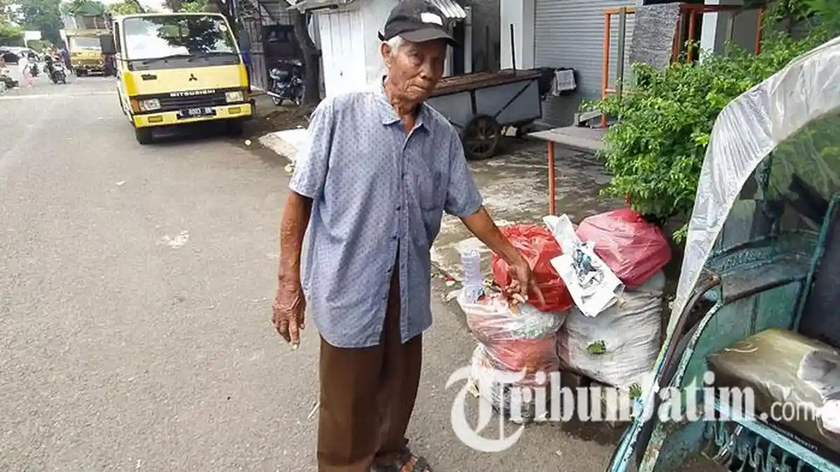 BREAKING NEWS - Geger Penemuan Jasad Bayi dalam Kresek di Surabaya, Tangan Mungil Menyembul