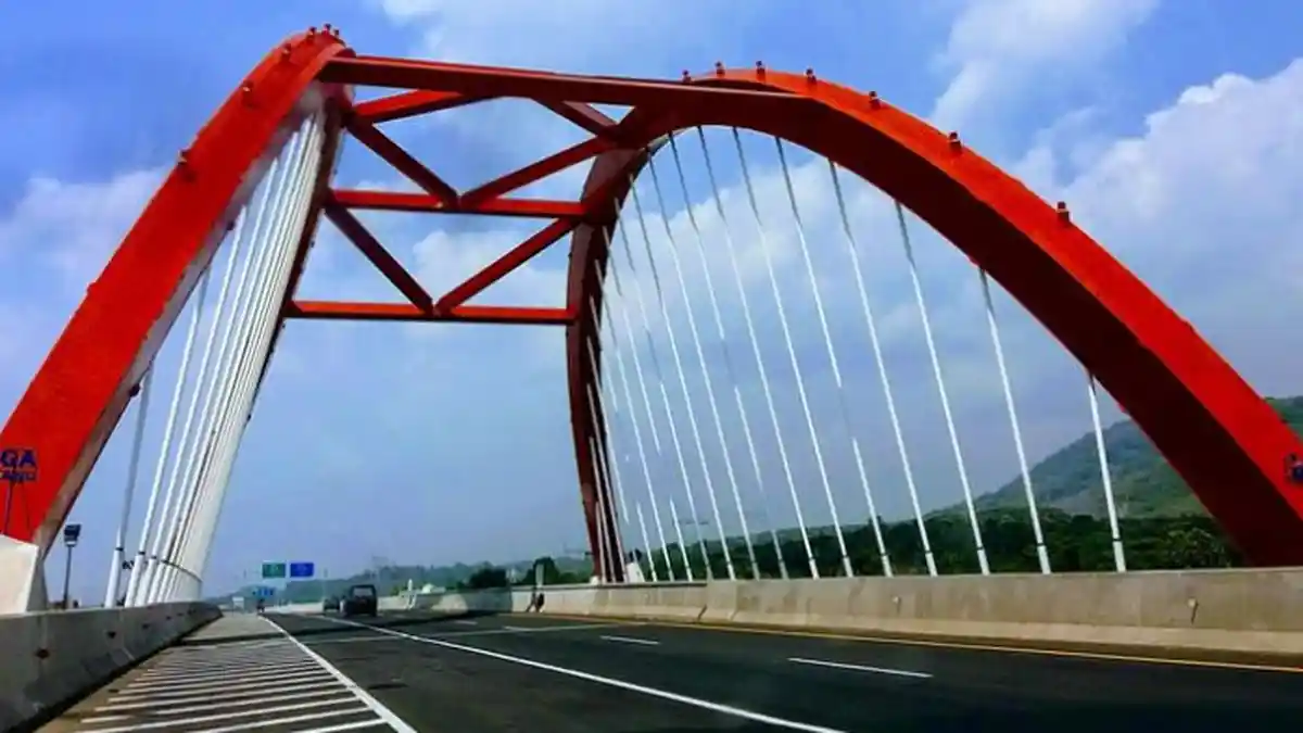 Jembatan Kalikuto di Tol Trans Jawa, Material Bajanya Dirakit di Pasuruan