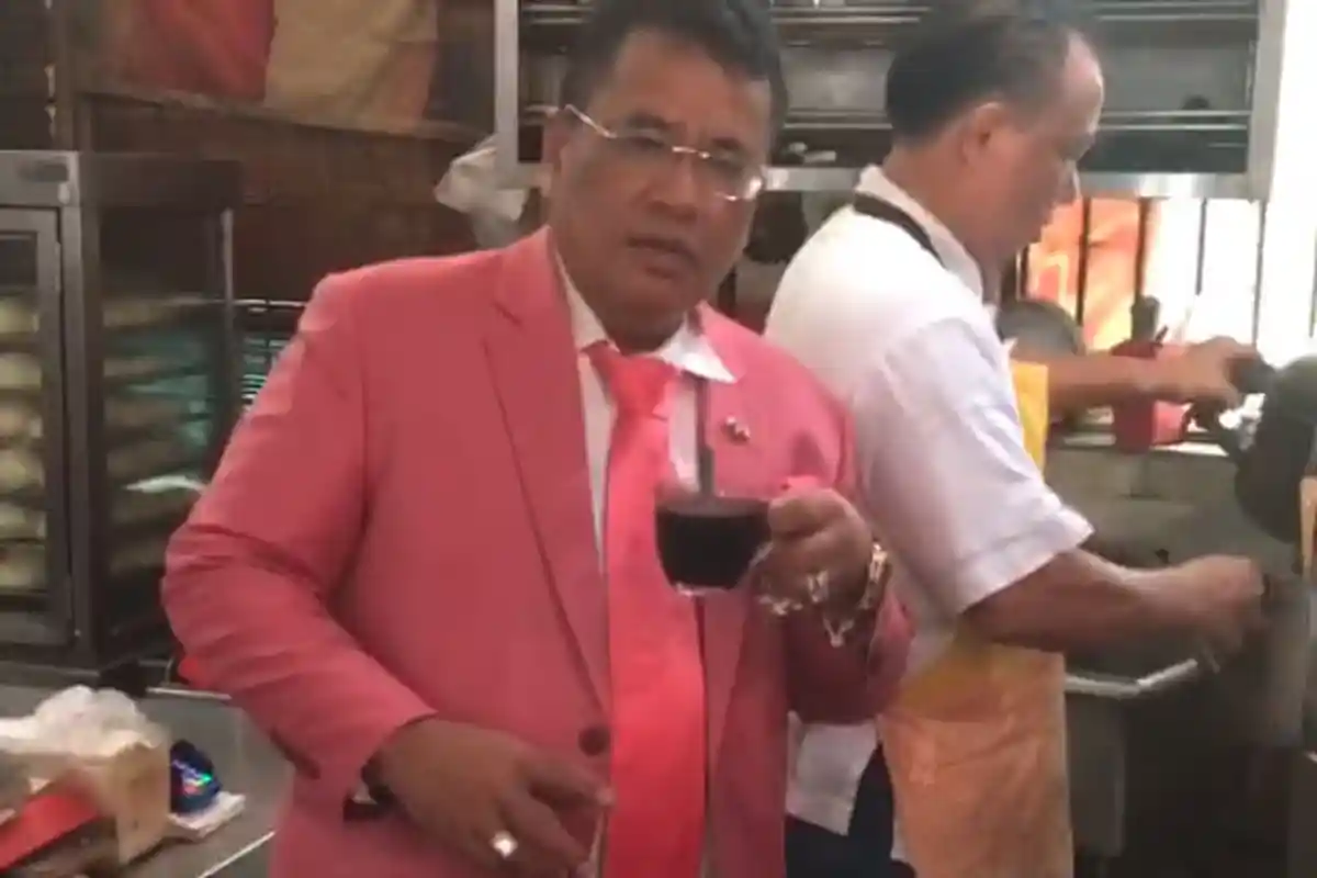 Hotman Paris Sebut Ada Pengunjung Kopi Johny Berkhianat, Siapa Mata-mata Itu? Singgung Pihak Ketiga