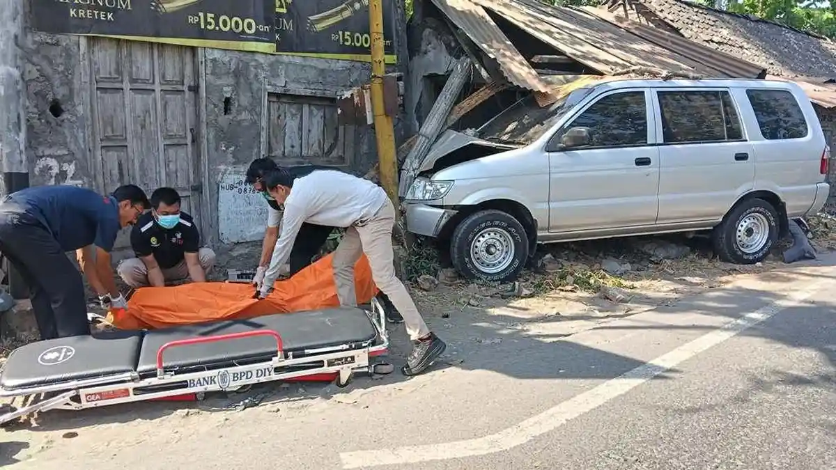 Kecelakaan Maut Srandakan: Pemotor Tewas Usai Tabrak Panther