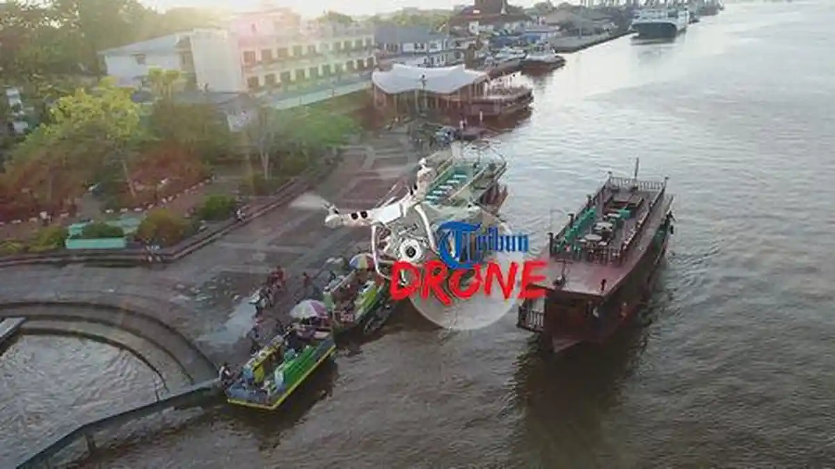 Begini Penampakan Kapal Wisata di Taman Alun Kapuas Pontianak - kapal-wisata-taman-alun-kapuas_20171009_203326.jpg