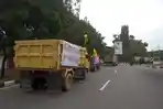 sejumlah-mahasiswa-dari-pmii-dan-sopir-truk.jpg