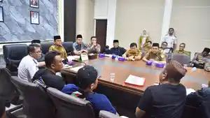 Sopir-material-datangi-kantor-Wali-Kota-Jambi-terkait-aturan-pembatasan-solar-di-SPBU.jpg