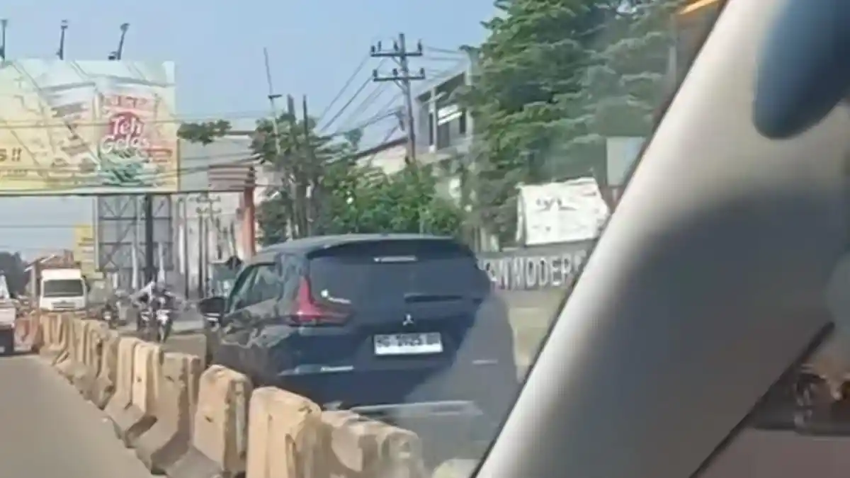 Viral Mobil Xpander Nekat Lawan Arah di Jalan MP Mangkunegara Palembang, Diduga Ada Peran Pak Ogah