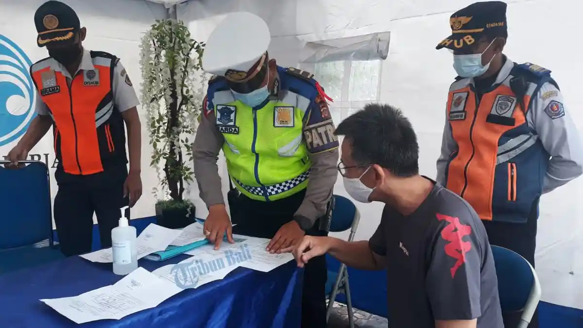 Tim Gabungan Lakukan Penyekatan Arus Balik di Pos Umanyar Denpasar, Apkriyadi 3 Kali Diperiksa