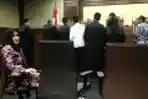 Evy Susanti Bersaksi Di Sidang Rio Capella