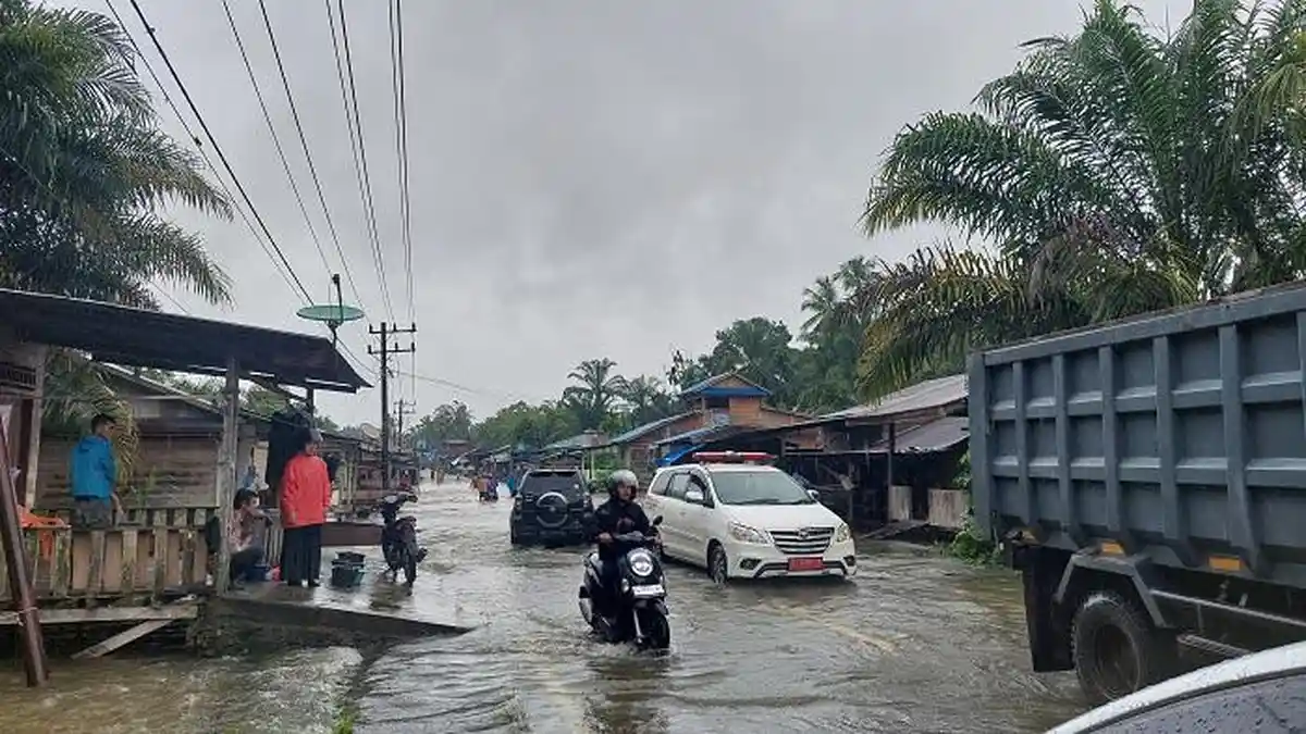 BREAKING NEWS - Banjir Rendam Jalan Singkil-Subulussalam di Bulusema, Rumah Warga Ikut Tergenang