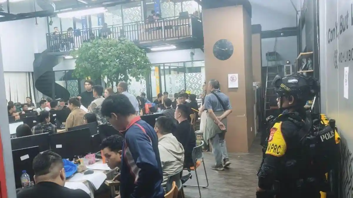Gedung Markas Judol Internasional di Hayam Wuruk Jakbar Digrebek, Polisi Bersenjata Diturunkan