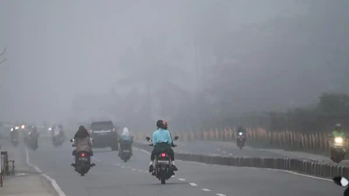FOTO: Kabut Tebal Selimuti Pekanbaru Pagi Ini - FOTO_Kabut_Tebal_Selimuti_Pekanbaru_Pagi_Ini_2.jpg