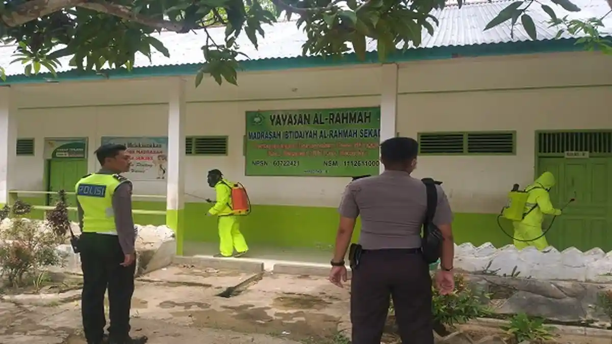 Polres Sekadau Gencarkan Disinfeksi dan Imbauan Pencegahan Covid-19