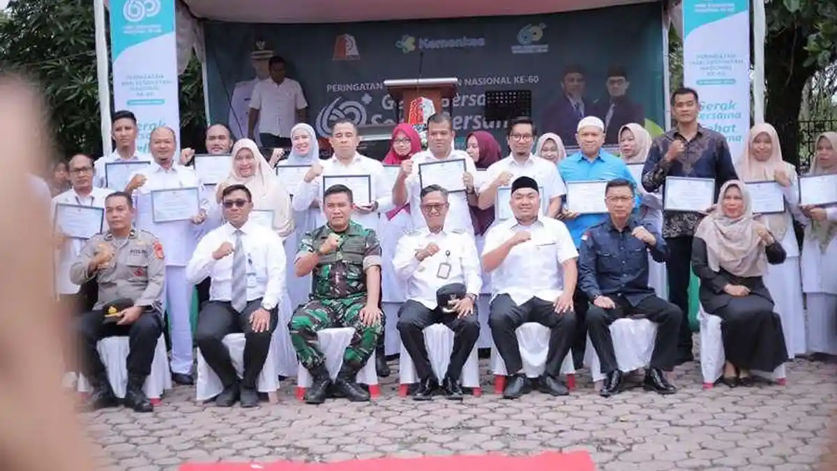 Pemkab Nagan Raya Peringati HKN, Sejumlah Tenaga Medis Terbaik Terima Penghargaan