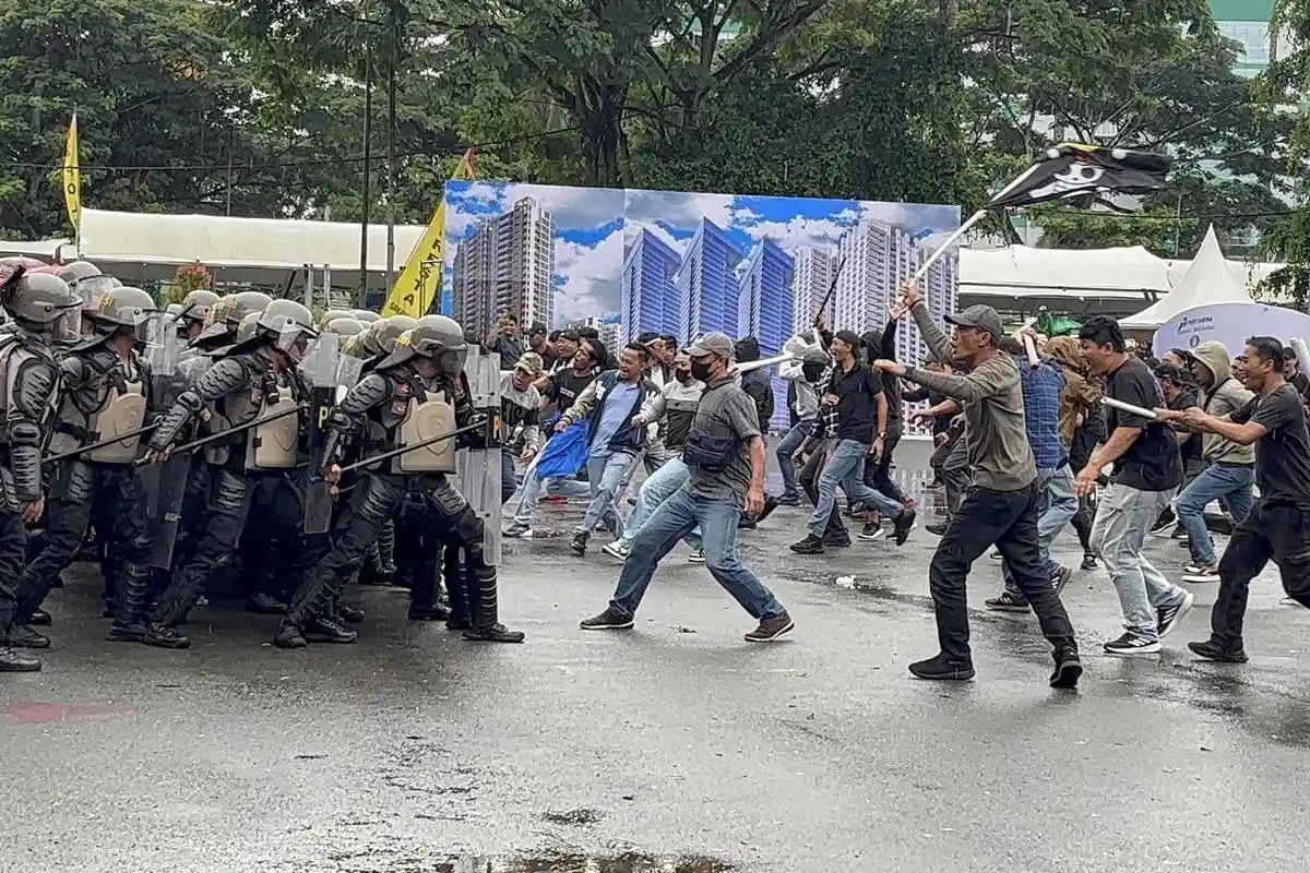 Suasana Simulasi Sispamkota di Gelora Kadrie Oening Samarinda, Pastikan Keamanan dalam Unjuk Rasa