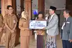 PENYERAHAN-Bupati-Kebumen-Lilis-Nuryani.jpg
