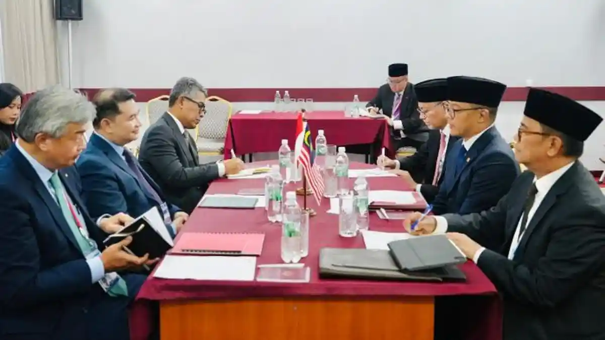 Bertemu Menteri Ekonomi Malaysia, Menlu RI Bahas Program Pertukaran Pelajar Antar Dua Negara