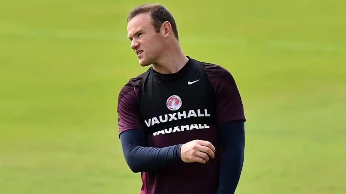 Danny Welbeck dan Raheem Sterling Takluk dari Wayne Rooney