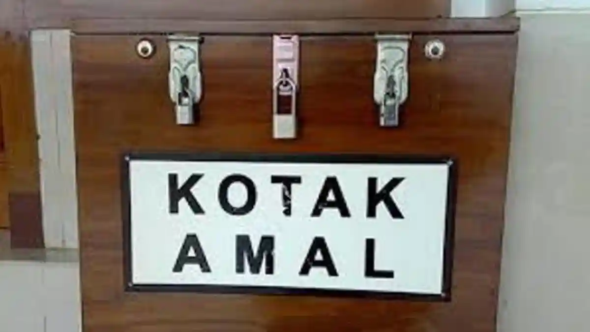 Buka Amplop dari Dalam Kotak Amal, Netizen Dibuat Heboh Melihat Isinya