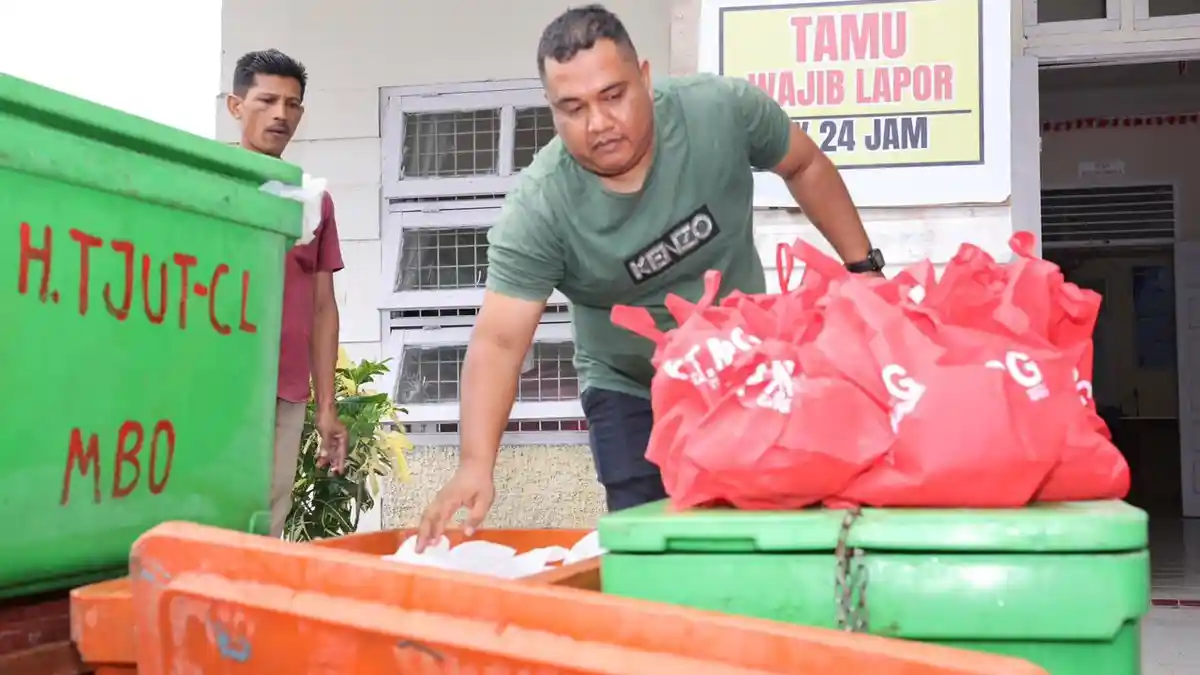 PT Meulaboh Power Generation Bagi Daging Meugang di Suak Puntong