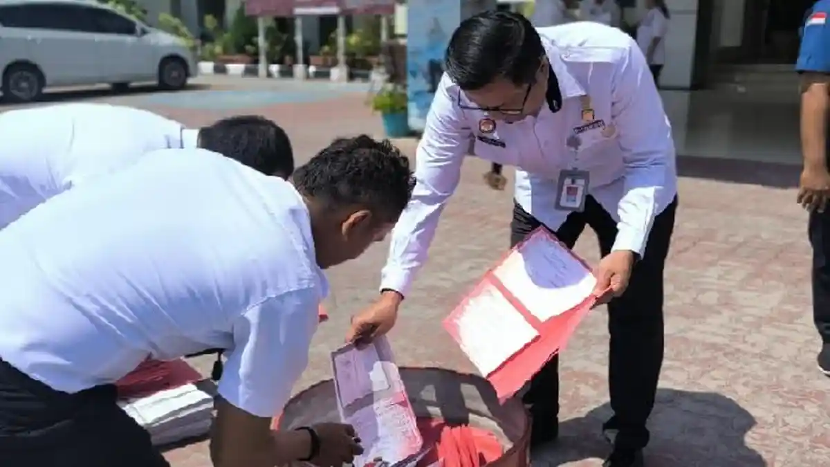 Imigrasi Kupang Musnahkan 23.370 Arsip Keimigrasian
