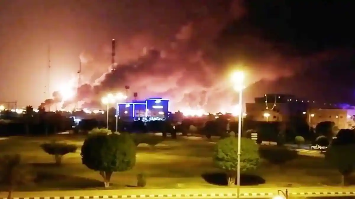 Kilang Minyak Saudi Aramco Diserang Drone Picu Kebakaran Hebat, Diduga Ulah Kelompok Houthi