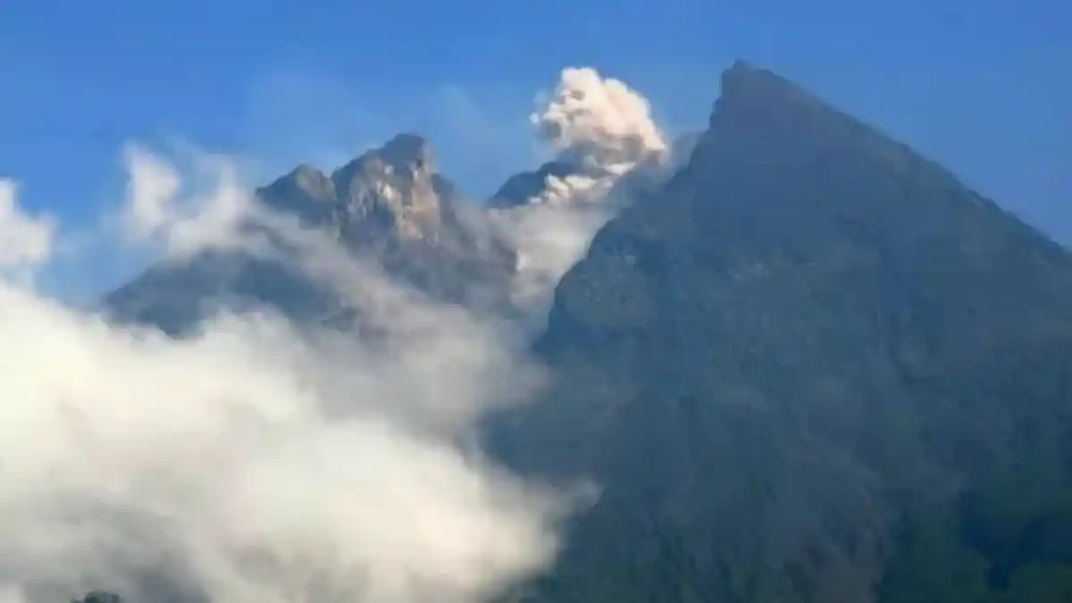 Gunung Merapi Mengalami 38 Kali Gempa Guguran dalam 24 Jam, Begini Penjelasan Kepala BPPTKG