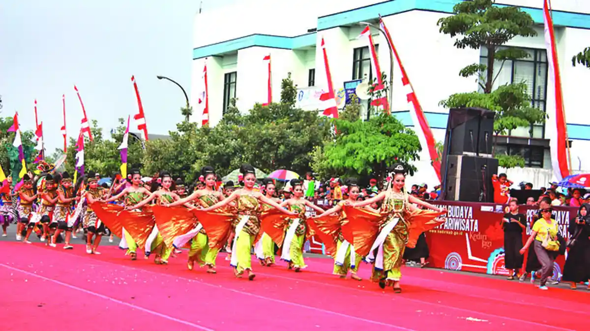 Pawai Budaya Batik HUT Pamekasan, Bius Ribuan Warga