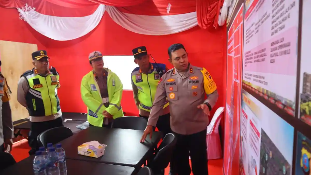 Ops Lilin Toba 2024: Kapolres Pematangsiantar Dampingi Kapolda Sumut Cek Pos Yan II Simpang Dua