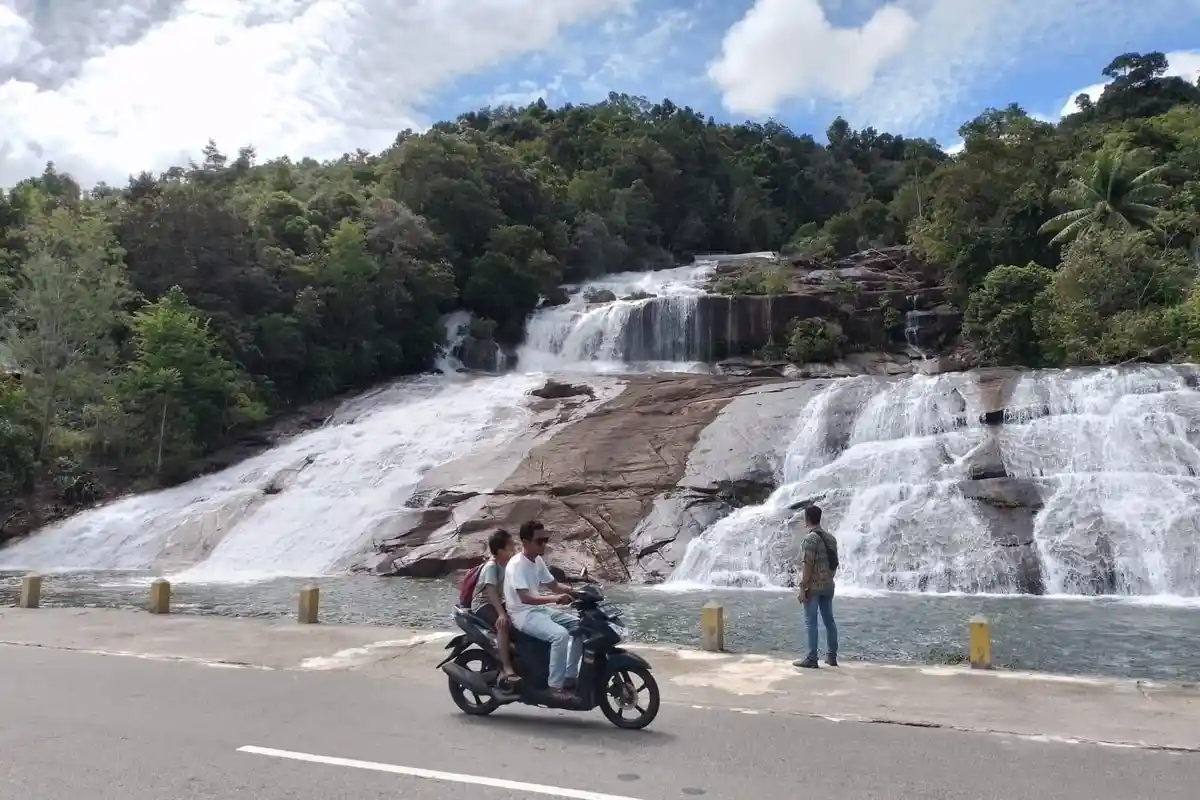 Pesona Wisata Alam Air Terjun Temburun dengan Tujuh Tingkatan di Anambas