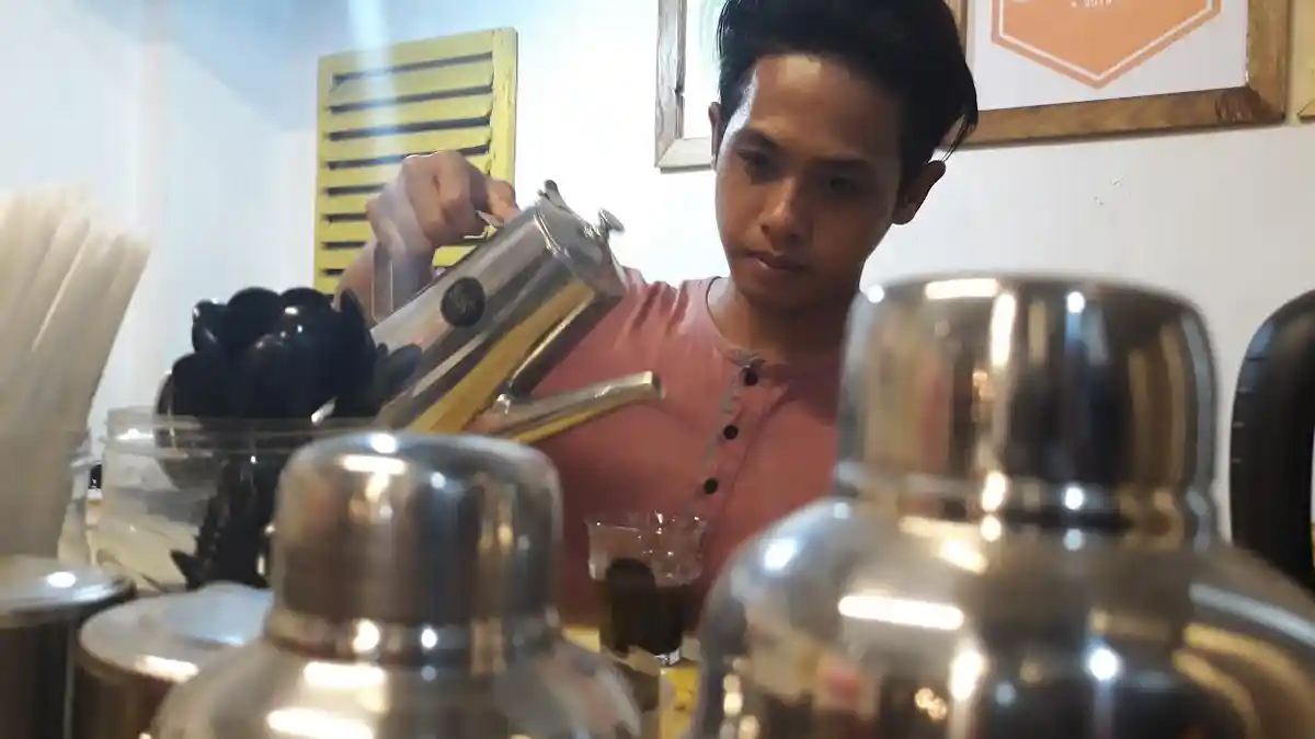 Kisah Anak Yatim Bangun Kafe di Pelosok dari Uang Tabungan, Jaringan Telkomsel Bikin Pelanggan Puas