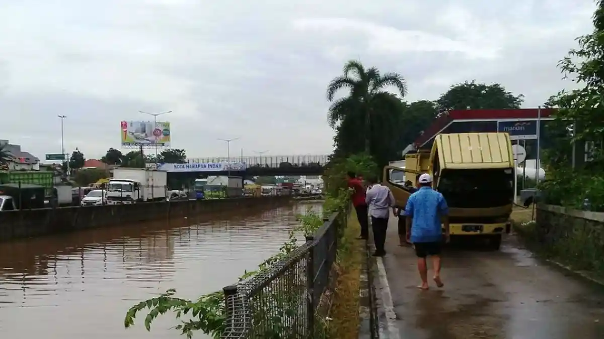 Gerbang Tol Jatibening Ditutup Karena Banjir, Begini Penampakannya