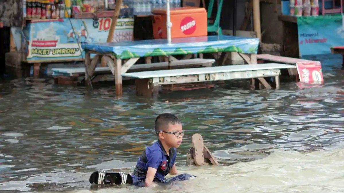 Masyarakat Pesisir Maluku Diminta Waspadai Potensi Banjir Rob Hingga Seminggu ke Depan