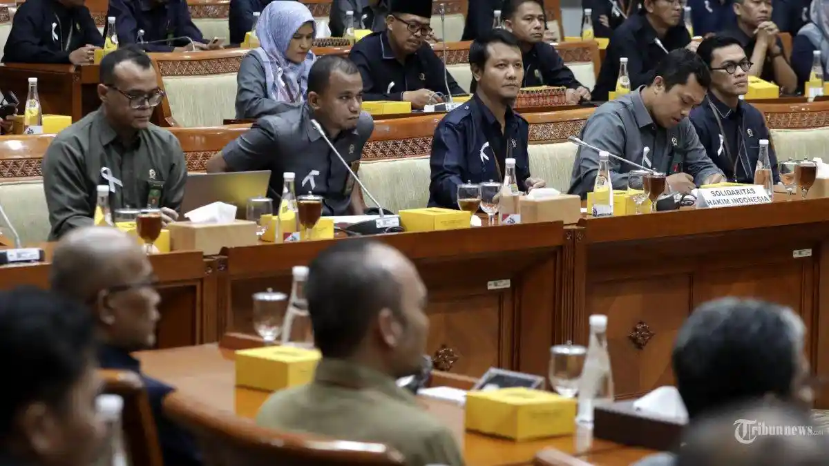 Curhat saat Tuntut Kenaikan Gaji, Hakim Adji Menangis tak Mampu Pulang Kampung 