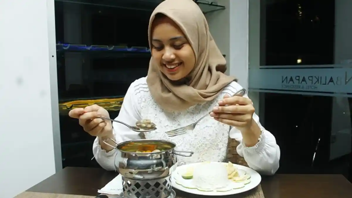 Sahur dan Buka Puasa dengan Segar dan Gurihnya Sop Buntut ala Hotel Aston Balikpapan - sop-buntut-original-menjadi-satu-dari-tiga.jpg