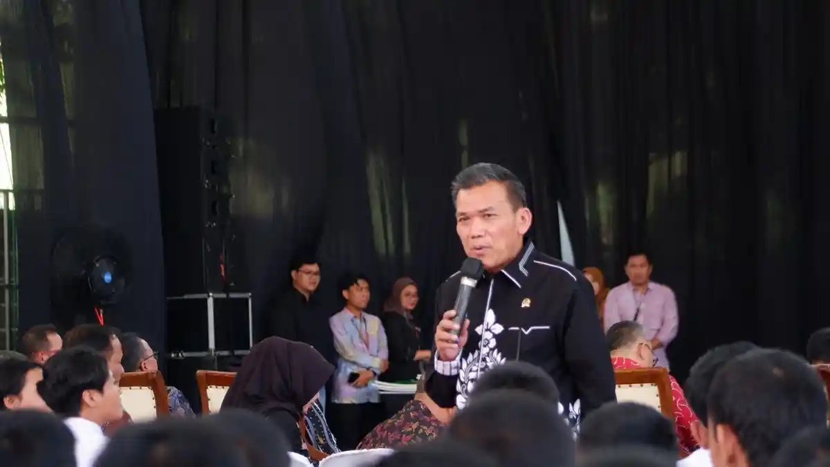 OJK dan DPR RI Turun Gunung Edukasi Pelajar di Kudus Agar Terbebas dari Pinjol dan Judi Online