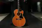 Gitar-milik-Pongky-Barata-untuk-video-clip.jpg