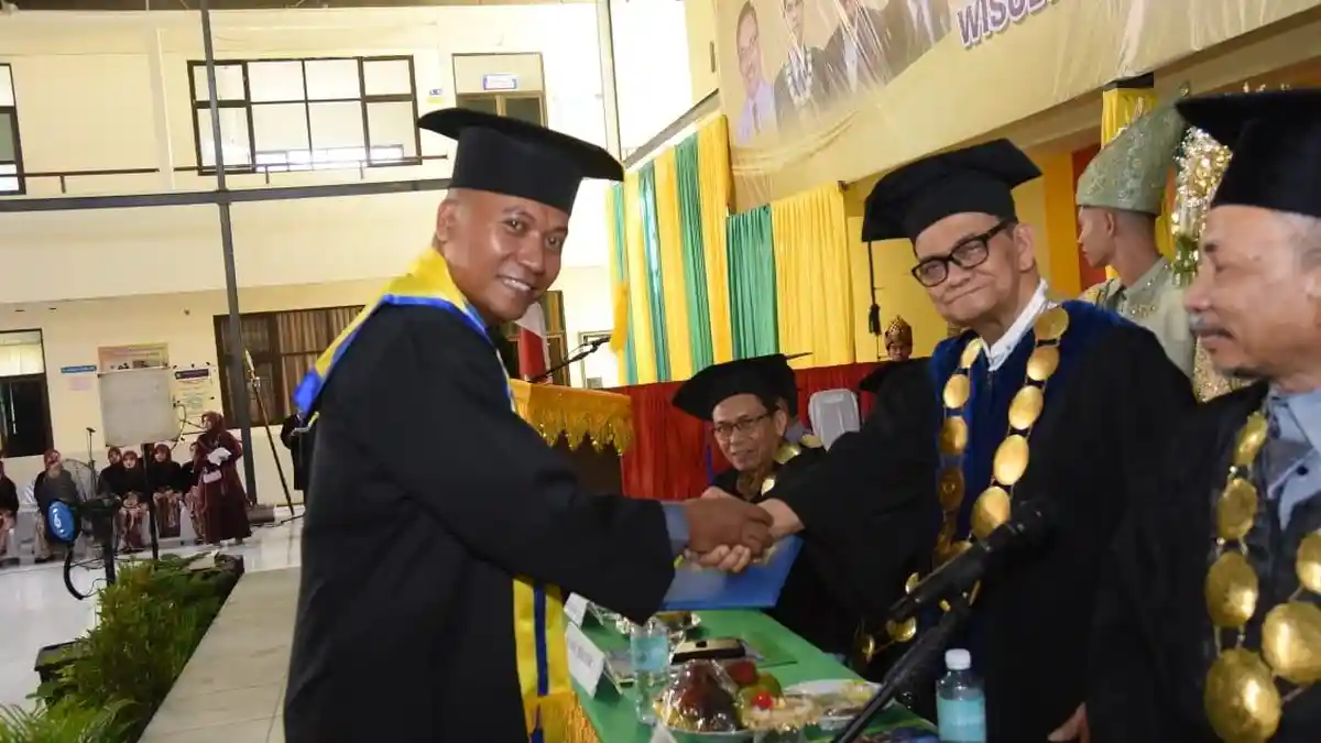 417 Mahasiswa S1 dan S2 Unida Diwisuda, Rektor: Peran Dosen dan Guru tak Bisa Diganti Mesin