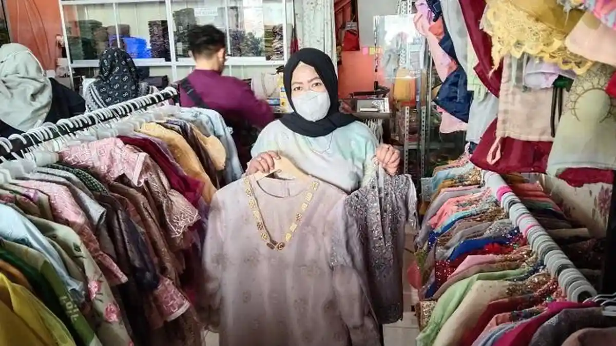 Berkah HUT Kota Makassar, Penyewaan Baju Bodo Abba Jas Ramai Pengunjung