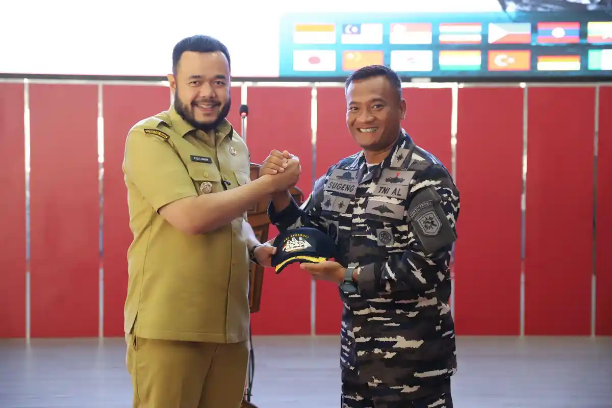 Wali Kota Fadly Amran Terima Kunjungan Taruna AAL dan Delegasi ASEAN Plus Cadet Sail di Padang