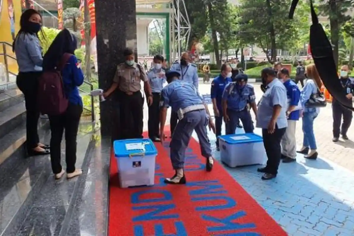 GEJOLAK Demokrat Terkini - AHY Datangi Kemenkumham Bersama 34 Ketua DPD & Dua Boks Bukti KLB Ilegal