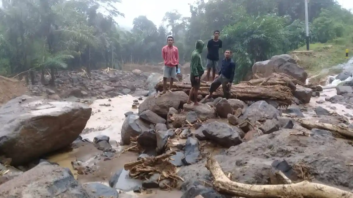 Bencana di Manggarai Barat, Dandim  Mengaku Jaringan Telepon Putus Total
