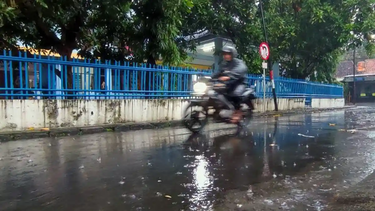 Prakiraan Cuaca Solo Jumat 26 Agustus 2022, Waspada Hujan