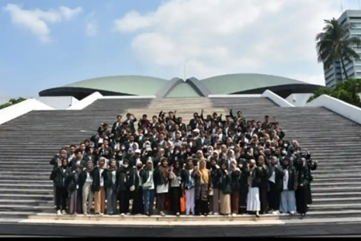 Kunjungi DPR RI, Mahasiswa Komunikasi Unissula Bahas Optimalisasi Humas