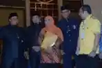 KPU Tetapkan Khofifah Sebagai Gubernur Terpilih